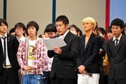会見の様子。