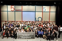 「THE FINAL COUNT DOWN LIVE bye 5upよしもと～前代未聞!!1万人への手渡しチケットLIVE～」開催会見に登場した芸人達。