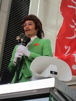 マニフェストを聞かれ「少子化」と答えた安田。「お酒を飲むとなかなか大変なことになる」と明かした。