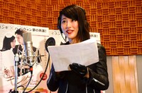 綾瀬はるか風にセリフを読む福田。