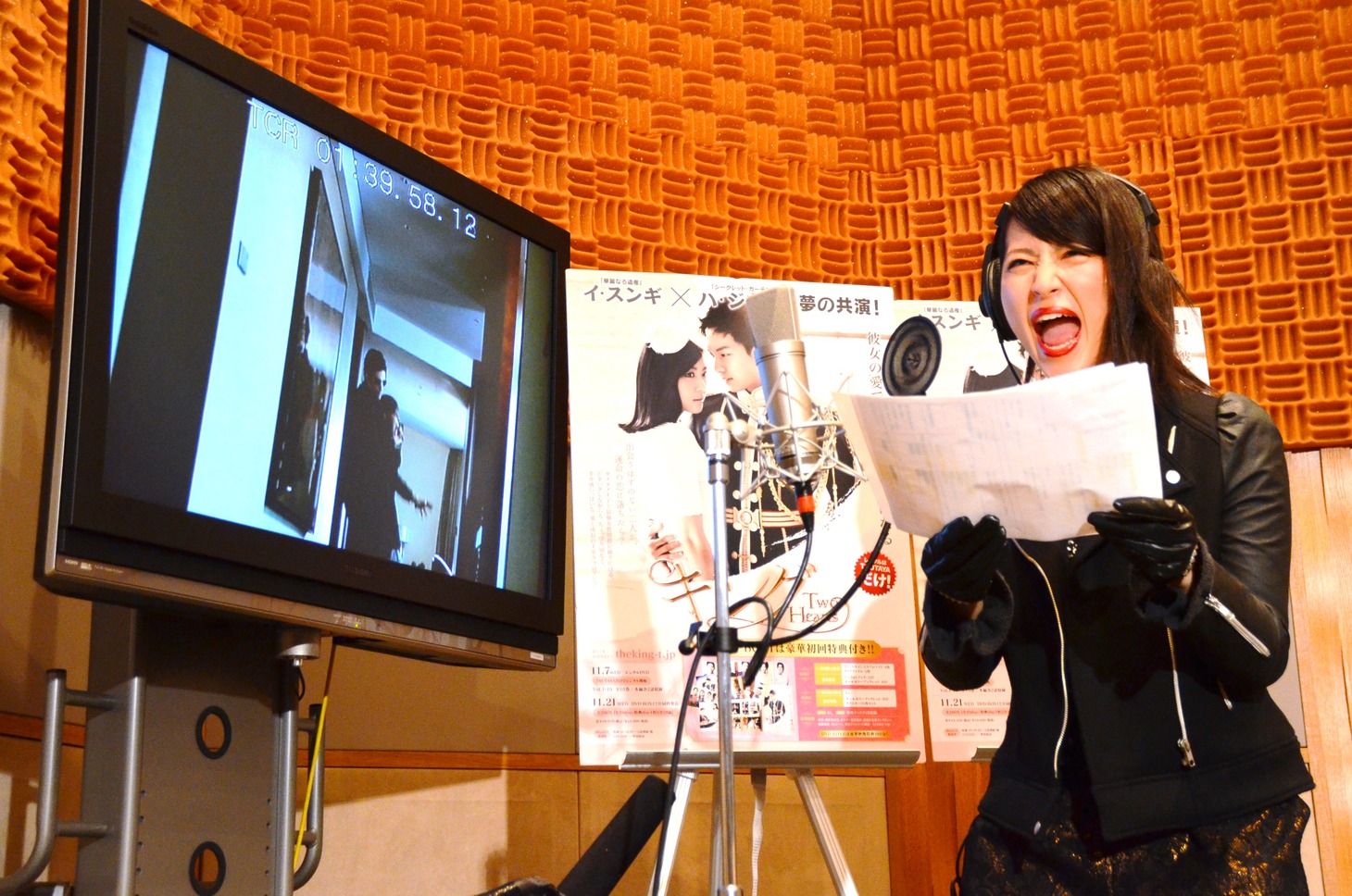 公開収録で叫び声をあげるなど迫真の演技を見せる福田彩乃。