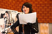 ローラ風にセリフを読む福田。