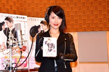 韓国ドラマ「キング～Two Hearts」の日本語吹き替え収録に挑戦する福田彩乃。