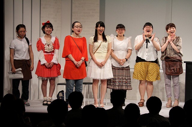 吉本新喜劇女優陣による女性だけの新喜劇「おんなだけでもいいですか？」第1回公演の様子。(c)フォトプロ