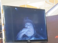 パラノーマル試着室で悲鳴をあげる上島。(c)2012 PARAMOUNT ALL RIGHTS RESERVED.