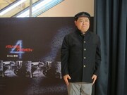 最後は制服もきちんと着て撮影。(c)2012 PARAMOUNT ALL RIGHTS RESERVED.