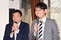 会見のMCを務めたナイツ。