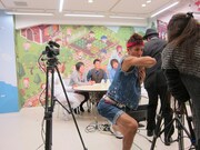 途中、ひじを見せつつ登場した2700。