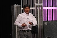 flumpoolのマネージャーとして登場するさんま。(c)吉本興業