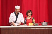 コント「週末おしゃべりクッキング」(c)吉本興業