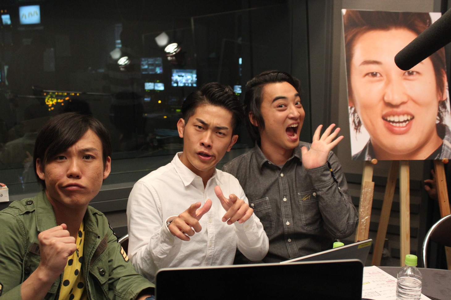 ロバート秋山をピックアップしたYNN特番「頑張れ！秋山くん」に出演したジャングルポケット。(c)吉本興業