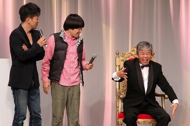 長年番組で共演している雨上がりもショージの適当ぶりにツッコミまくり。(c)フォトプロ