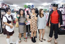 「アニメのキカク」の「アニメをコスプレっちゃおう☆キカク PART2」に出演する（左から）ドランクドラゴン、吉木りさ、坂口杏里、古坂大魔王。(c)ひかりTV