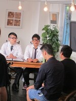 アプリドクターの宮川とアプリカウンセラーの金成のもとに、はんにゃが相談。