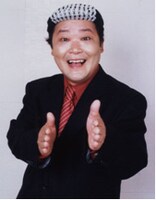 パートナーを務める上島竜兵。