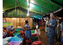 「高田純次のアジアぷらぷら」カンボジア編の一場面。(c)BS12ch TwellV