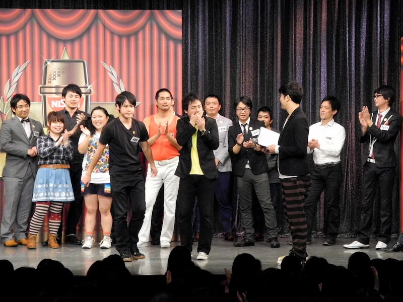 「日清食品 THE MANZAI 2012」本戦サーキット3日目で1位となったオジンオズボーン（中央）。