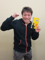 書籍「世界の武器」（ポプラ社）を発売したサバンナ八木。