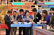 「味噌ラーメン対決」の様子。(c)TBS