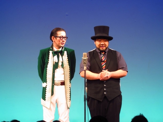 髭男爵は日本の未来や娘の結婚相手などを題材に漫才4本を披露。