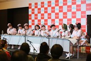 新ラジオ番組「シュガーズの週末は甘えナイト！」の公開生放送の様子。