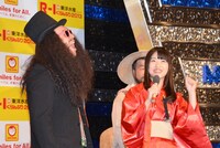 「おどるポンポコリン」で中西（右）とセッションするRG（左）。