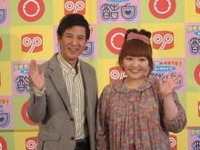 2013年2月9日（土）、10日（日）、東京・日経ホールにて、「関根勤×柳原可奈子トークライブ『酷白2』」を行う関根勤と柳原可奈子。