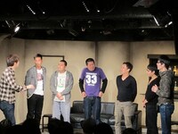 エンディングの先輩ランキングタイム。芸歴15年前後の先輩たちに囲まれ苦渋の表情を浮かべる大将。