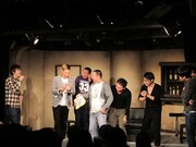 最後の告知でなぜか自分のバスケシューズを次々と出演者に手渡したRG。そのあまりの軽さに一同ビックリすると、「PUMAさんから発売してます」と告知した。