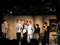 最後の告知でなぜか自分のバスケシューズを次々と出演者に手渡したRG。そのあまりの軽さに一同ビックリすると、「PUMAさんから発売してます」と告知した。