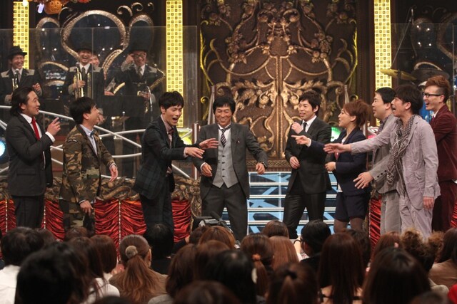 先月生放送された「サタデーナイトライブJPN」の一場面。(c)吉本興業/フジテレビ