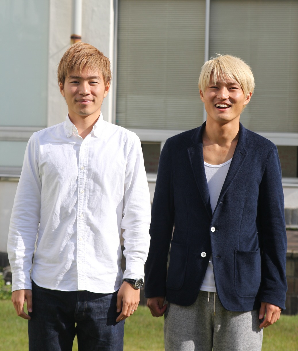 5upよしもとのカウントダウンライブ「THE FINAL COUNT DOWN LIVE bye 5upよしもと～前代未聞!! 1万人への手渡しチケットLIVE」への意気込みを語ったジャルジャル。左が後藤、右が福徳。