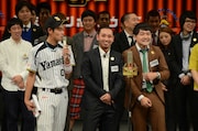 「日清食品 THE MANZAI 2012」の本戦サーキット4日目で1位になった千鳥(中央)。