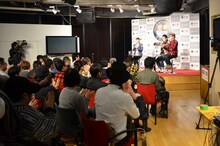 「おぎやはぎの愛車遍歴 NO CAR,NO LIFE!」DVD発売記念イベントの模様。