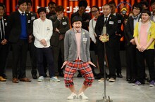 エンディングのフリータイムで一発ギャグを披露したウーマンラッシュアワー・中川パラダイス（中央）。