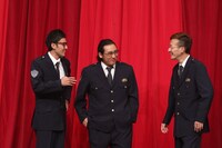 「踊る大捜査線」のパロディコントに登場するロバート。(c)吉本興業