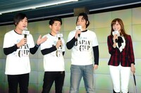 ジャングルポケットと優木まおみ（右）。