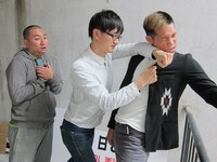 止めに入った鄭哲根似の作家・北畑が思わずHGに手を出してしまう。