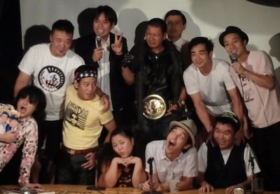 2012年8月に開催されたお笑いライブ「笑殺3」第2回大会の集合写真。