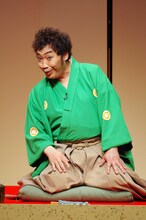 DVD「コロッケ 爆笑ものまね楽語会～大笑い文七元結～」イメージ写真。(c)2012 AMGエンタテインメント