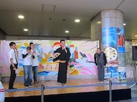 文太のギャグにぬらりひょんもビックリ。芸人の胆力を見せつけられていた。