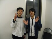 写真はうしろシティ。左が金子、右が阿諏訪。