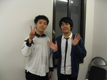 写真はうしろシティ。左が金子、右が阿諏訪。