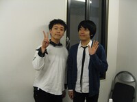 写真はうしろシティ。左が金子、右が阿諏訪。