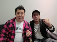 DVD「マヨブラジオ presents 自力で運を掴み取れ！ ブラックマヨネーズ史上最強のコンビ力バトル」を発売したブラックマヨネーズ。