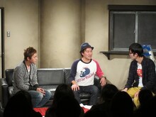 純愛から風俗の話までなんでも話す大和とすーなか。純愛の話が思いつかず頻尿に悩むヒロシ。