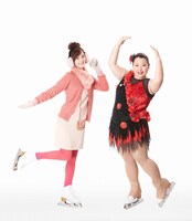 ロッテのガム新商品「Fit's MAGIQ MIX7+1」の新CMに出演する渡辺直美（右）と佐々木希（左）。