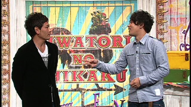 DVD「ニワトリの資格 vol.1」の一場面。左がココリコ遠藤、右がライセンス井本。