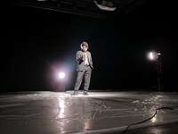 収録の一場面。大人の雰囲気。