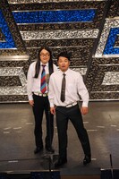 ライブイベント「よしもとGet King of Kings Live powered by NOTTV」で見事優勝した天狗。左が川田、右が横山。